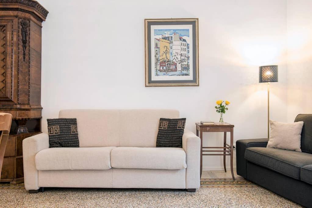 Treasurerome Opera Apartment *