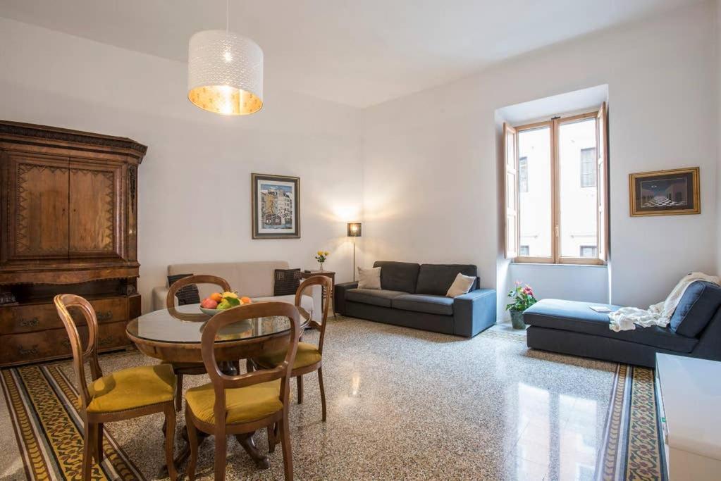 Treasurerome Opera Apartment