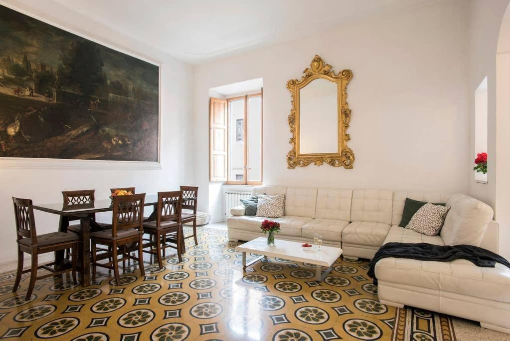 Treasurerome Opera Apartment