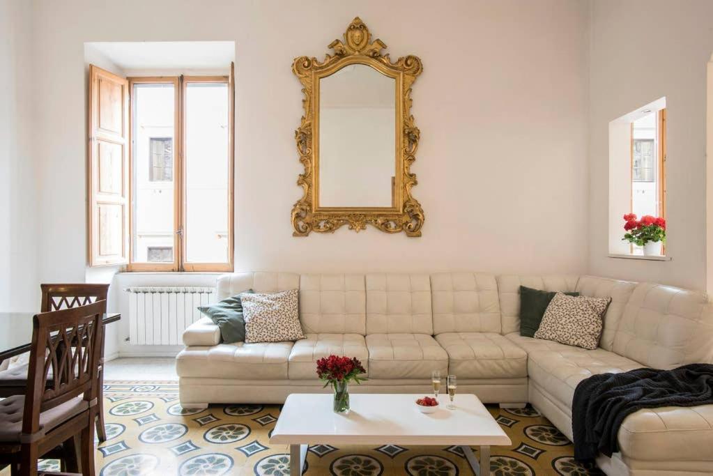 Treasurerome Opera Apartment *